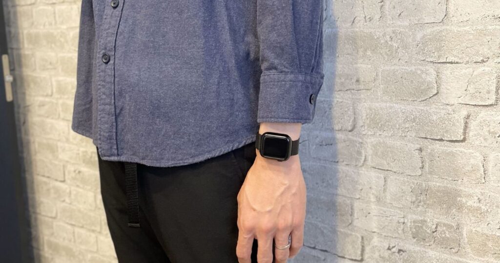 Apple Watch SEのサイズに迷う男性は小さい方がおすすめ【40mmを 